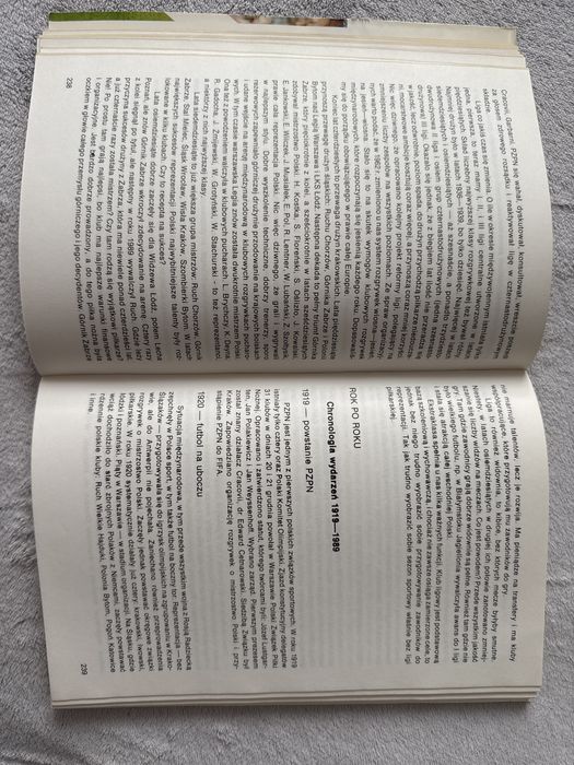 Piłka Nożna 1919 - 1989 Ludzie Drużyny Mecze Zarys encyklopedyczny