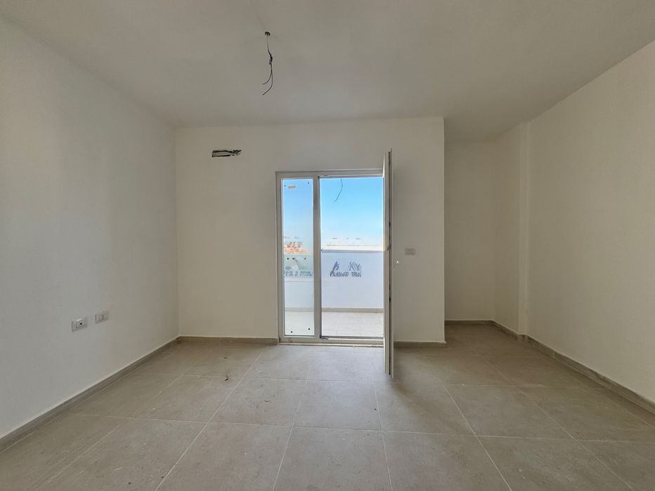 Mieszkanie w Albanii, 3 pokoje. 90m2. Golem. Nowy budynek