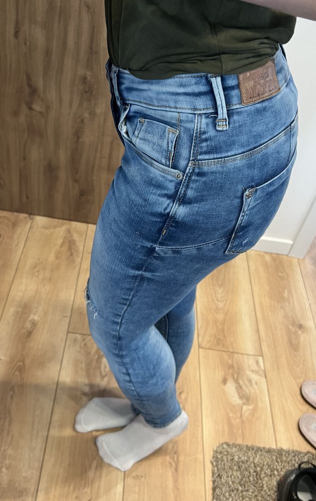 Spodnie jeansowe Bershka XS