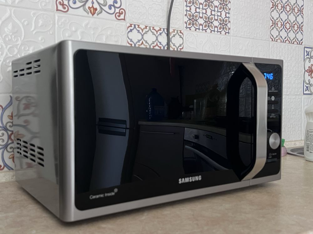 Мікрохвильова піч Samsung