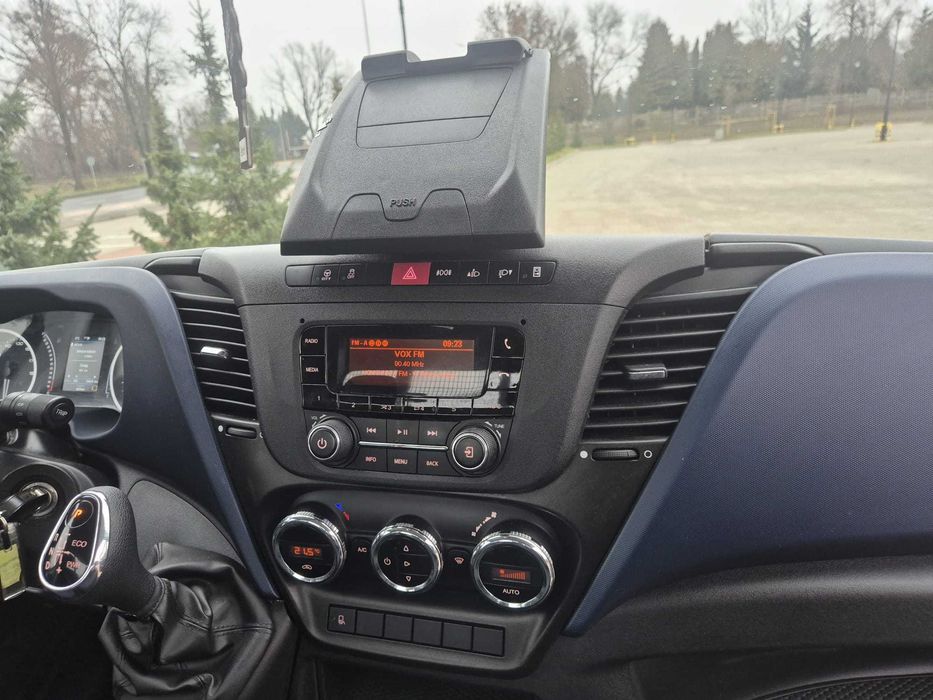 Wynajem samochodu dostawczego IVECO DAILY