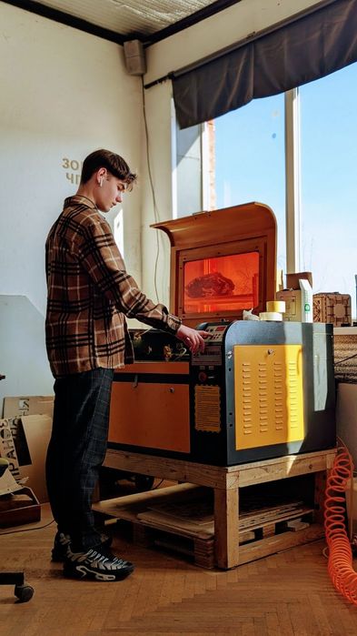 Лазерна порізка-гравіювання (фанери, шкіри, орг-скла)