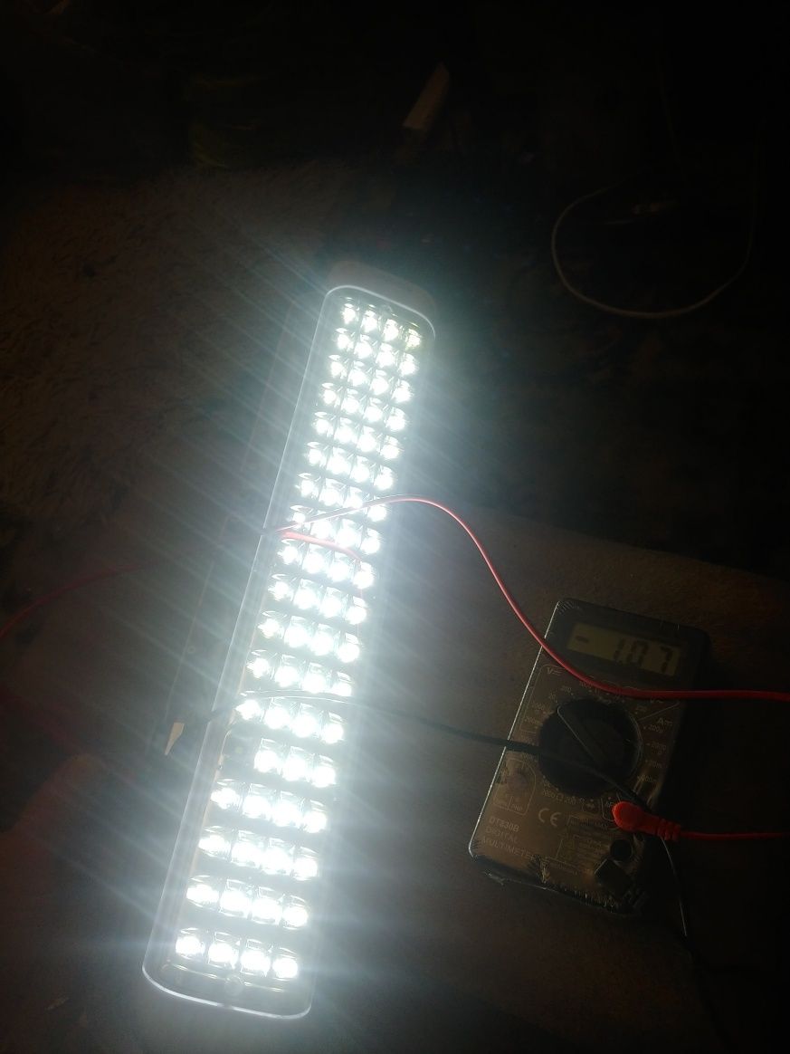 Аккумуляторный LED светодиодныйфонарь зарядка павербанк щётка