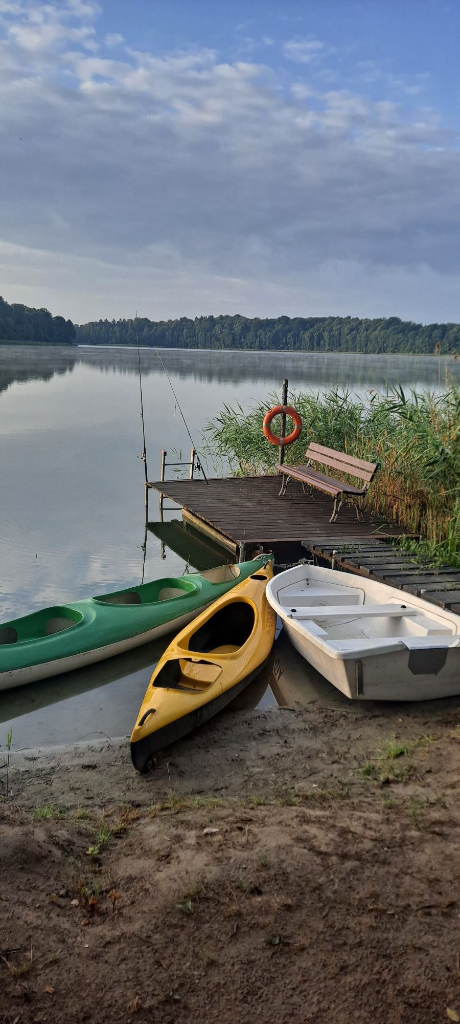 Domek letniskowy przy samej Lini  brzegową  z własnym pomostem.