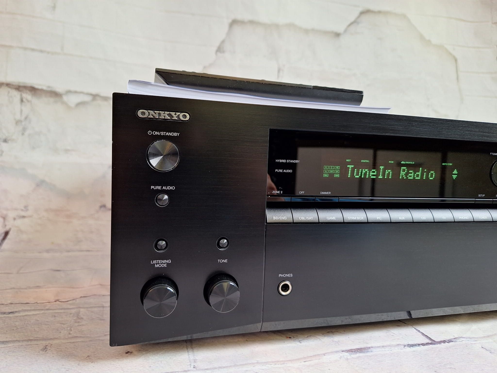 7.2 Onkyo TX-NR676 4k60p Dolby Atmos Vsion HDR BT Wi-Fi  Chromecast