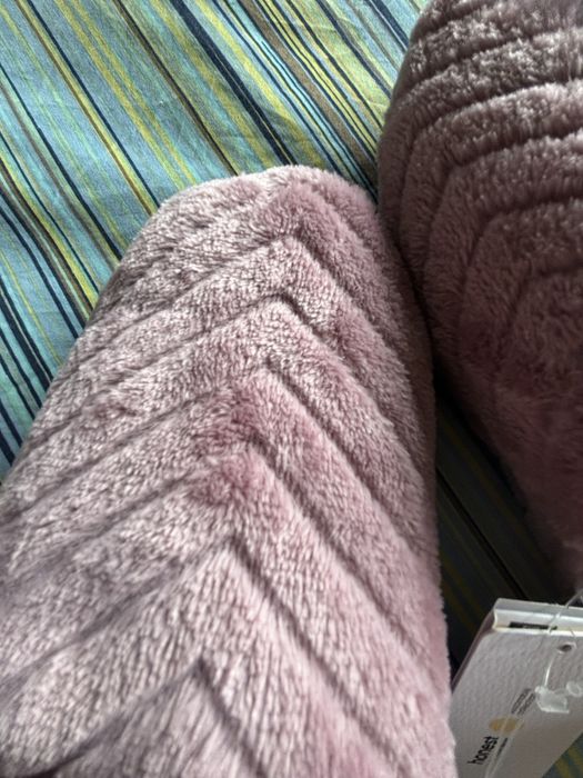 Robe e chinelos novos com etiqueta