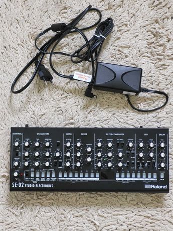 Roland SE-02 syntezator