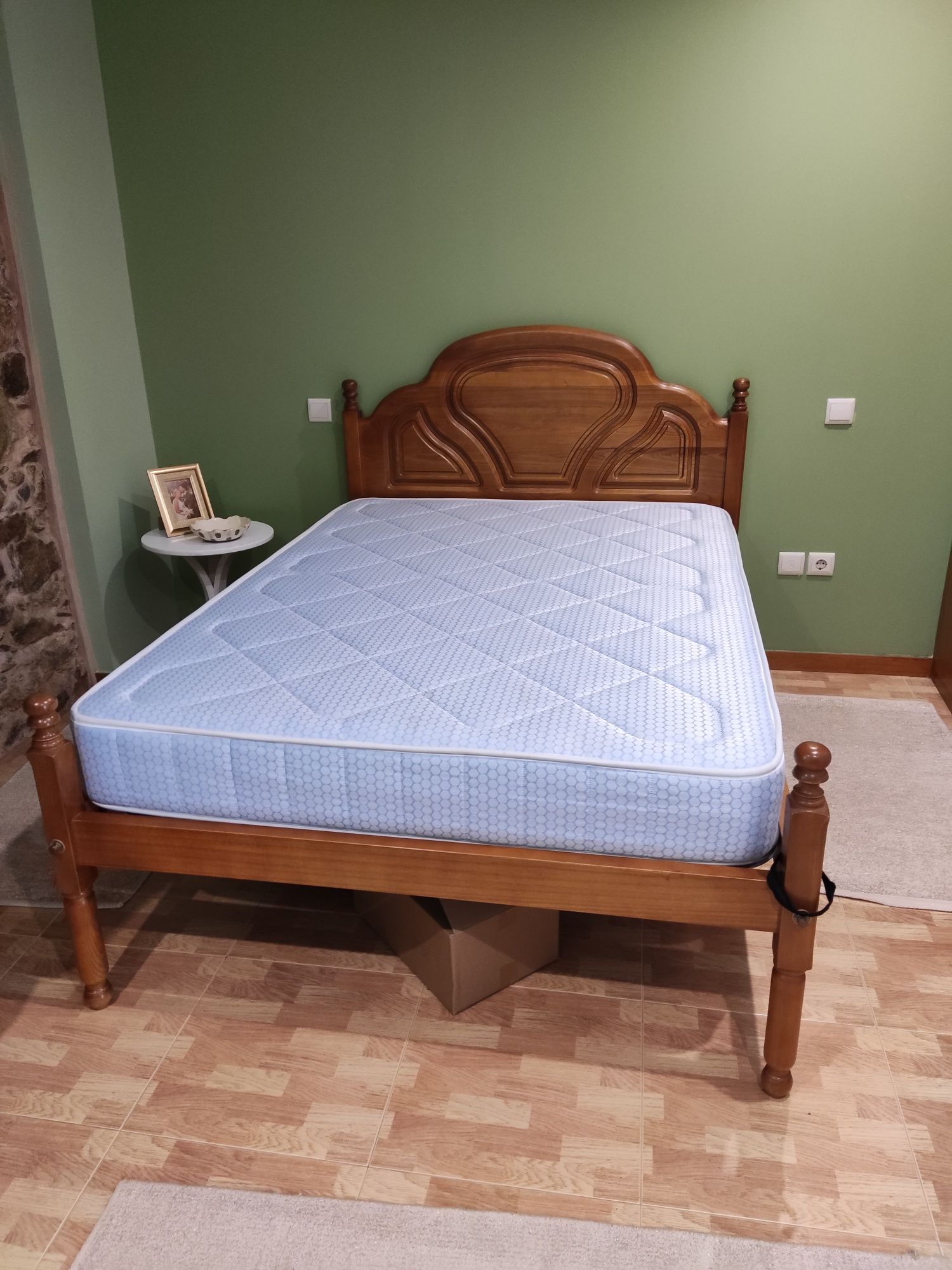 Cama casal com colchão