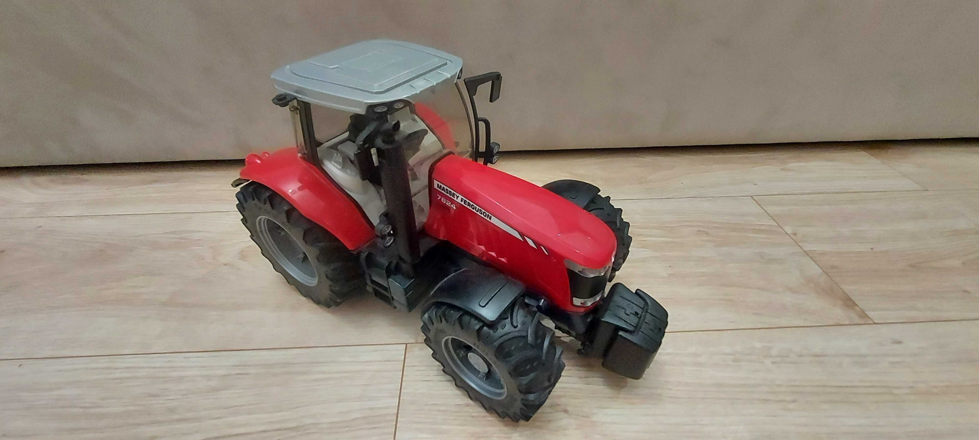 Czerwony traktor bruder 7624