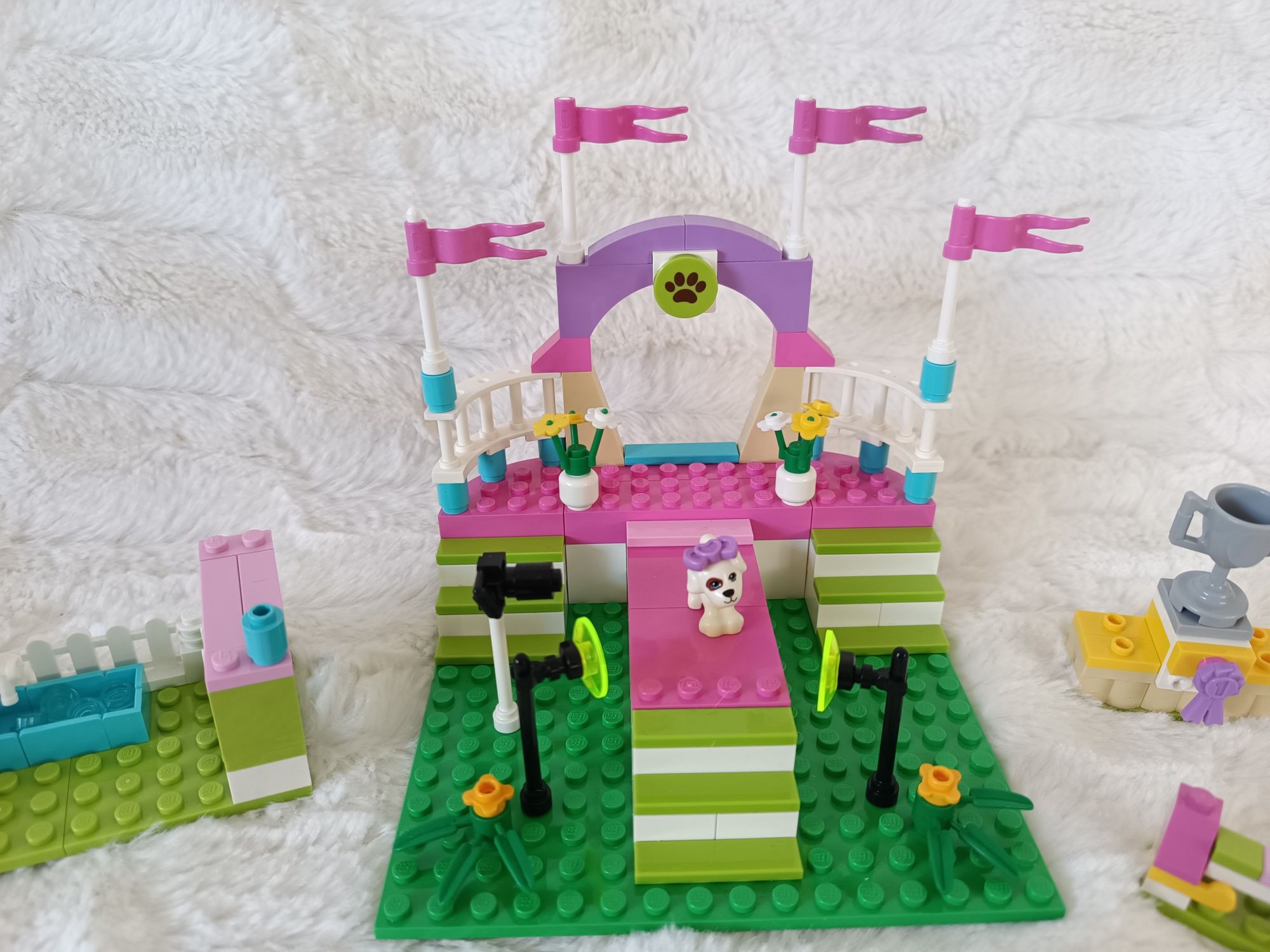 Klocki LEGO friends zwierzątka 3942 wystawa psów w Heartlake zestaw