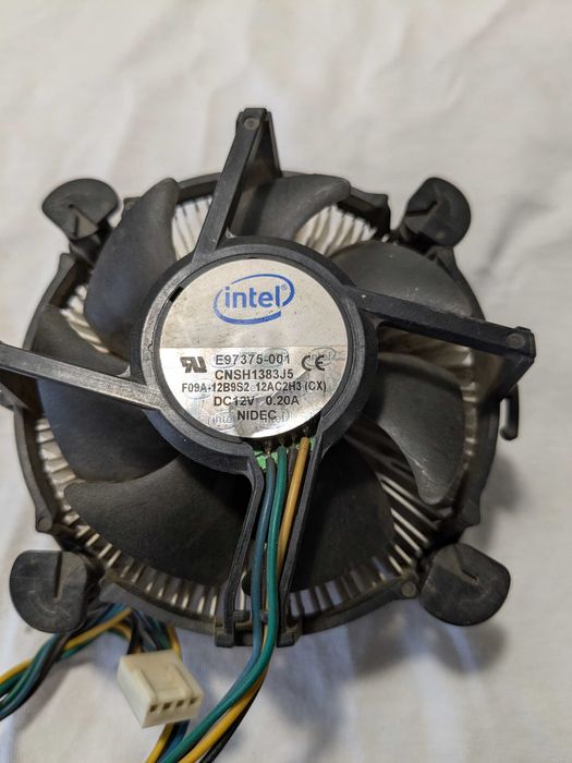 Вентилятор  12 вольт.