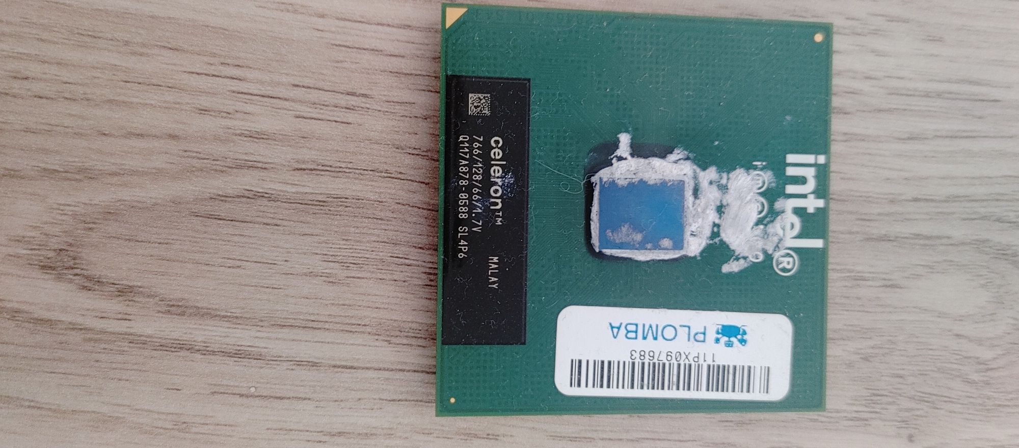 Procesor Intel Celeron, karta sieciowa i pamięć RAM