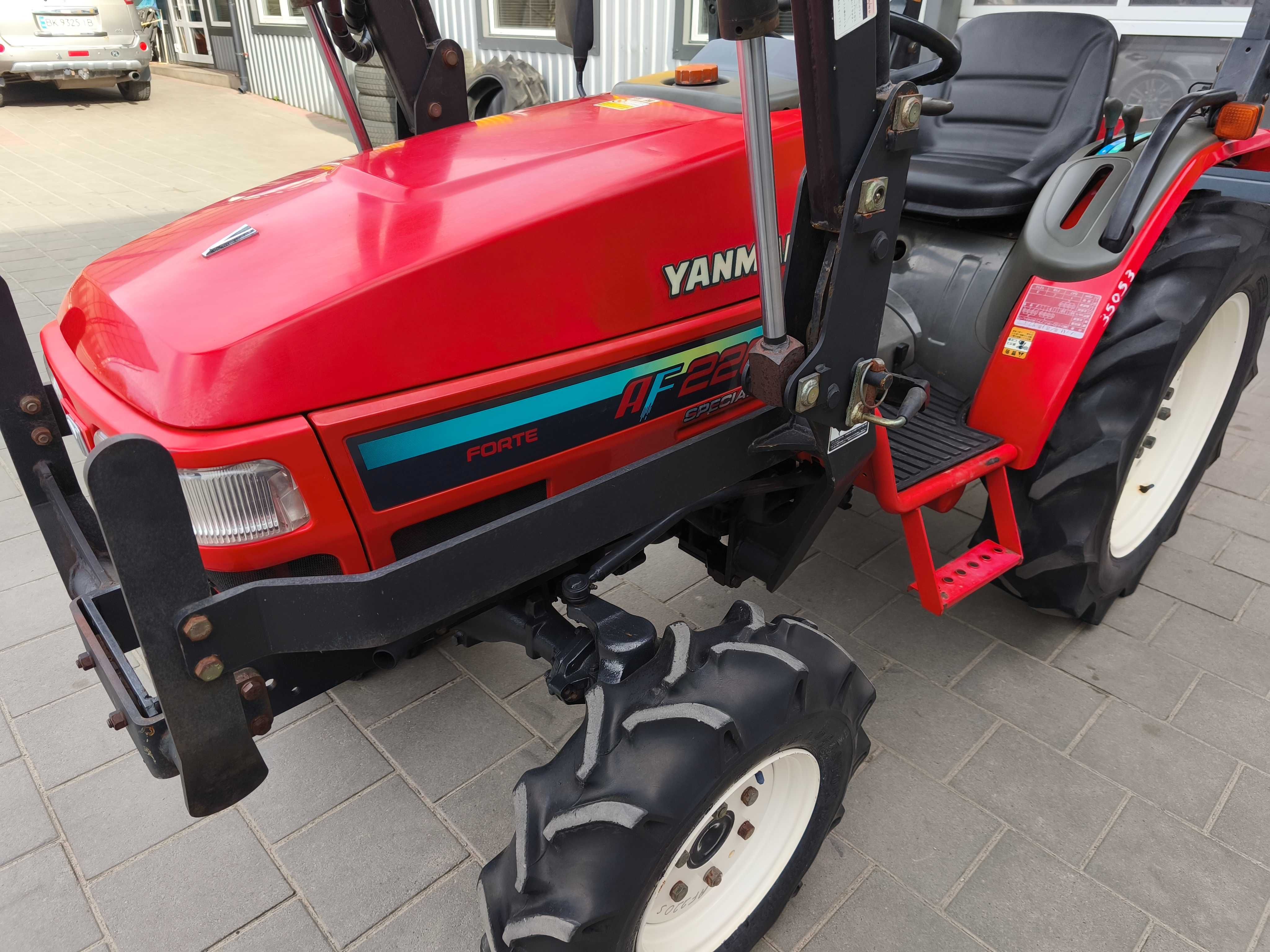 Японський мінітрактор Янмар Yanmar Af 220 front loaders