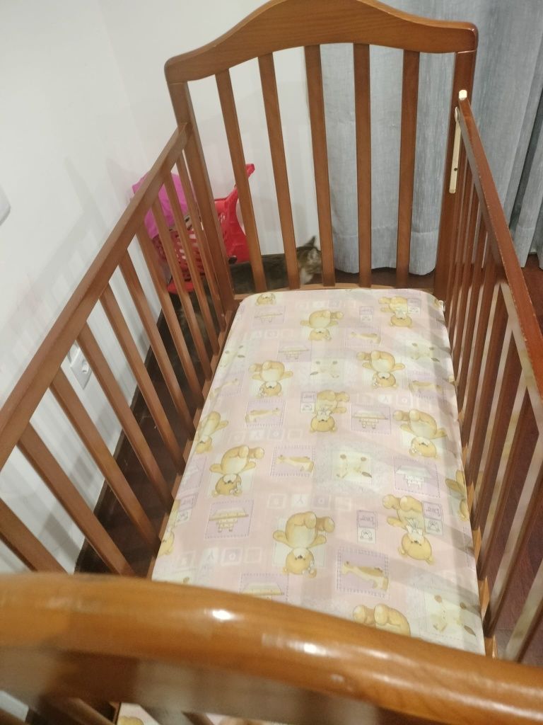 Vendo cama, berço de criança