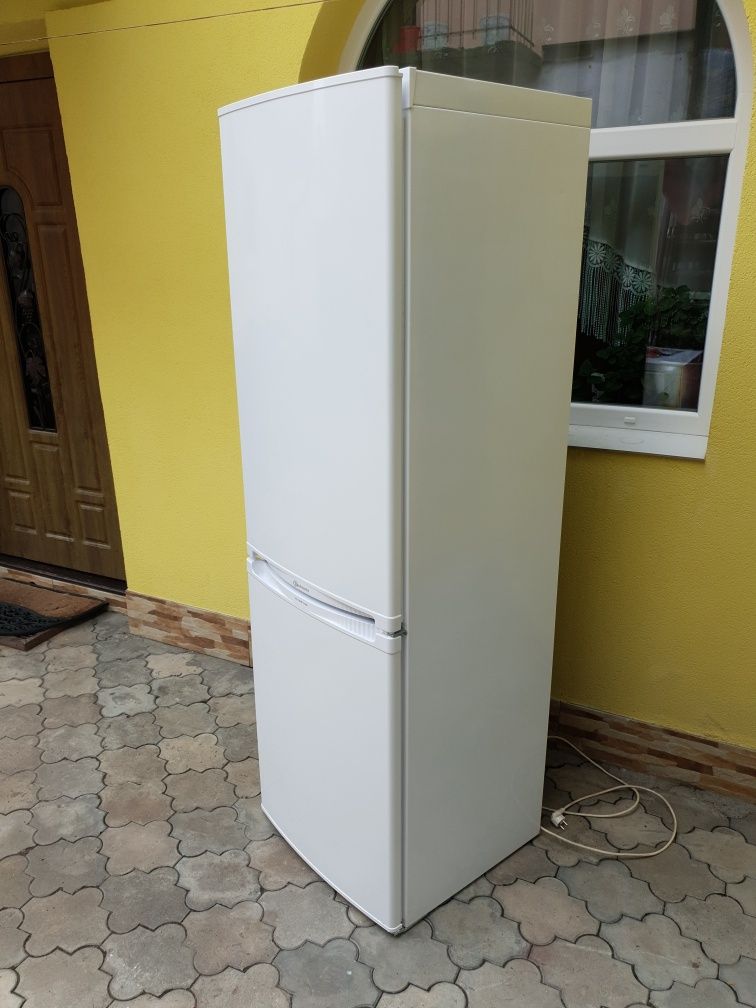 Свіжий!!! Холодильник BAUKNECHT_ No-Frost_ 299л_ Німеччина 2021р