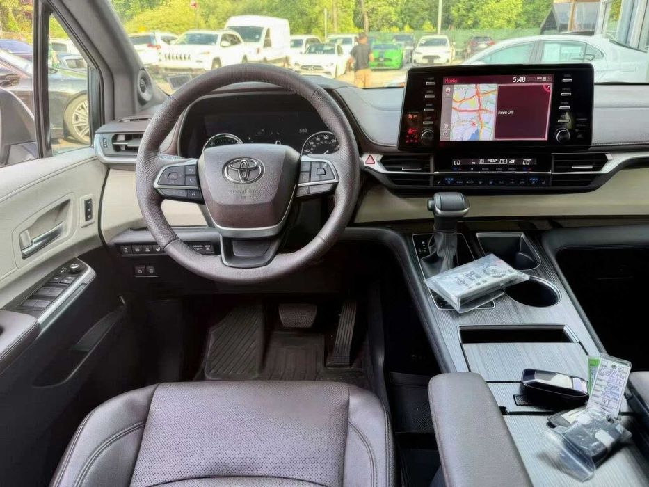 Toyota Sienna Platinum 7-Passenger      2023