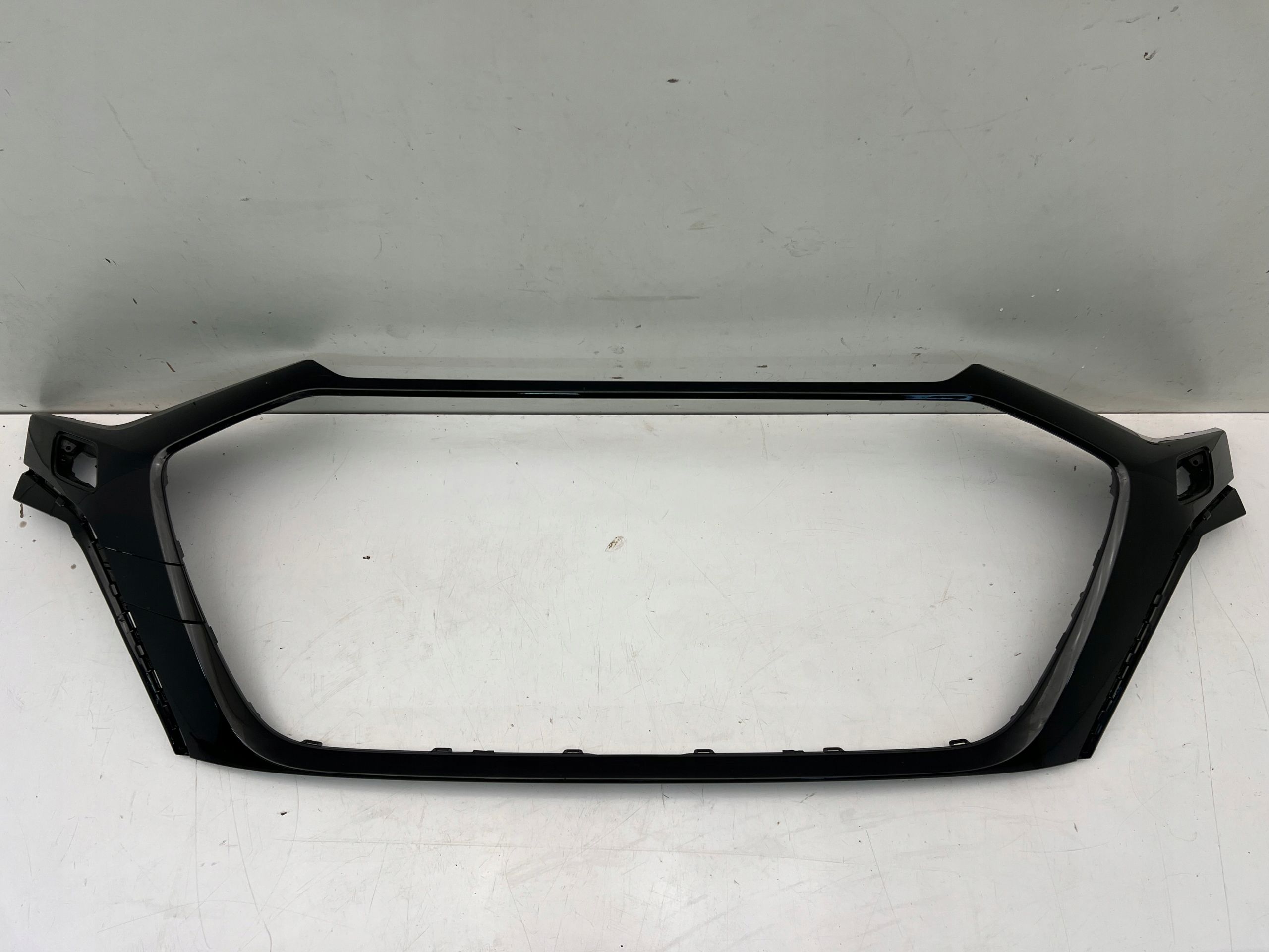 Audi RS3 8Y Listwa Atrapy stelaż Ramka Grill 21-