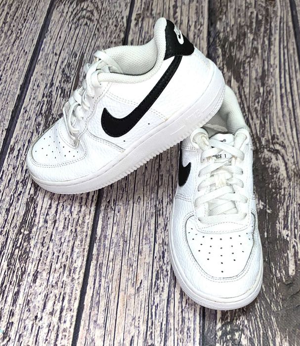 Кожаные кроссовки Nike для ребенка. размер 30 (18 см)