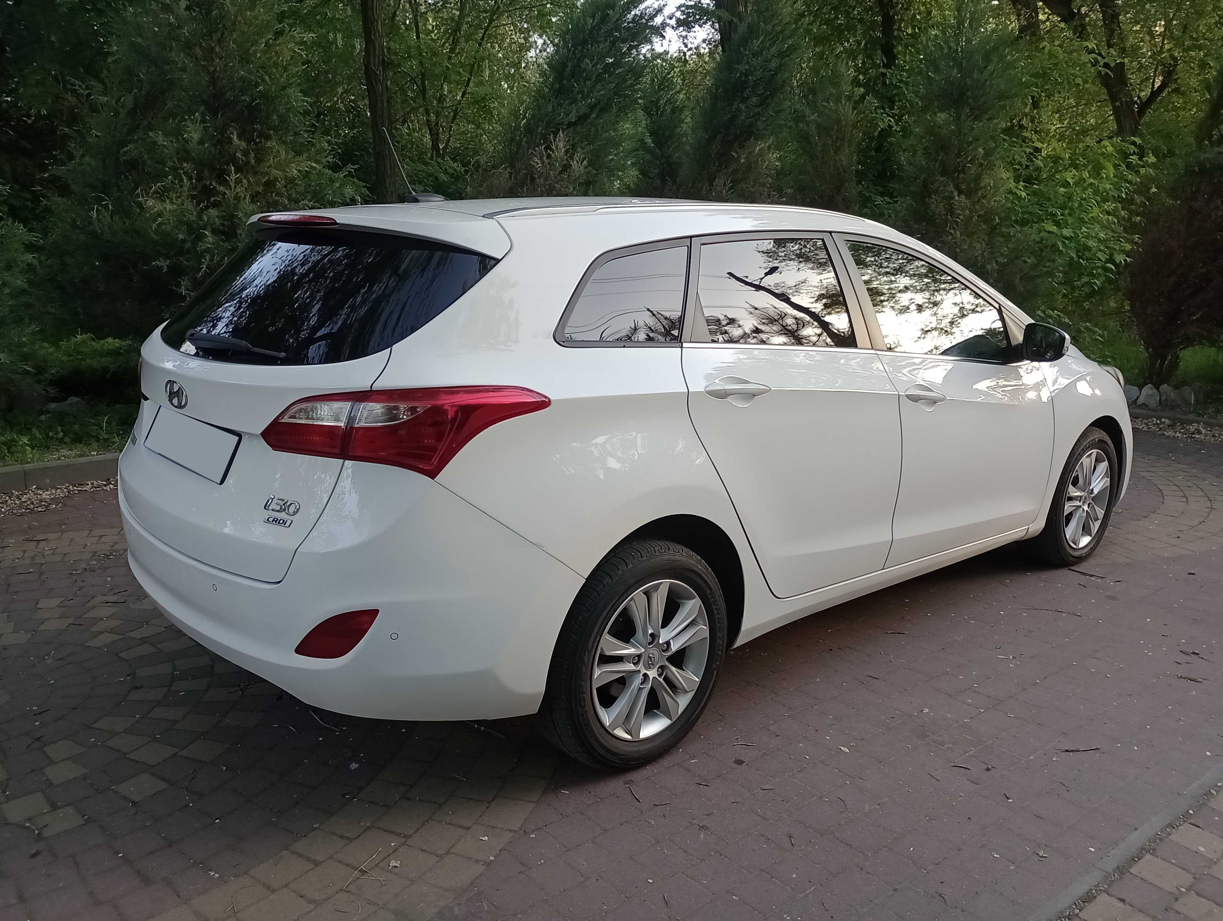 Отличный HYUNDAI I30 универсал 2013 года