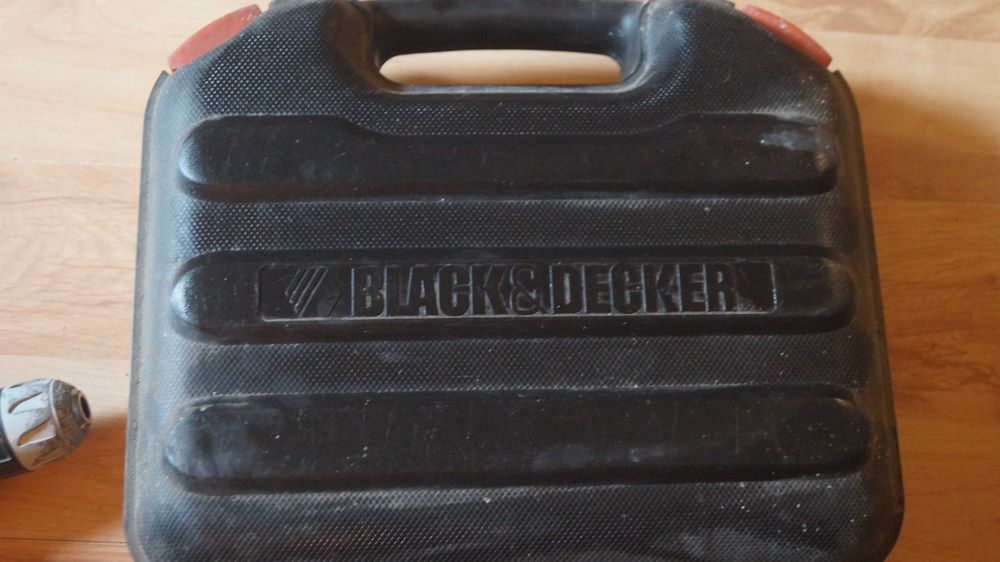 Wkrętarka Black & Decker 12V CD12C 2 akumulatory i zasilacz walizka