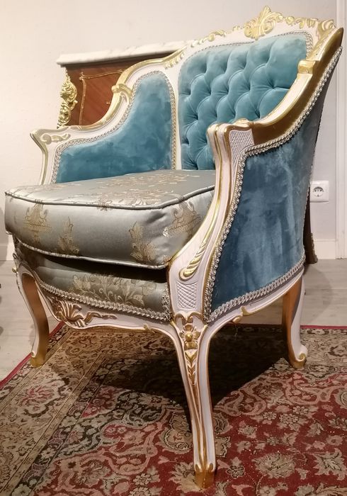 Bergère  (ou Cadeirão, Poltrona, Cadeira de braços), estilo Luís XV.