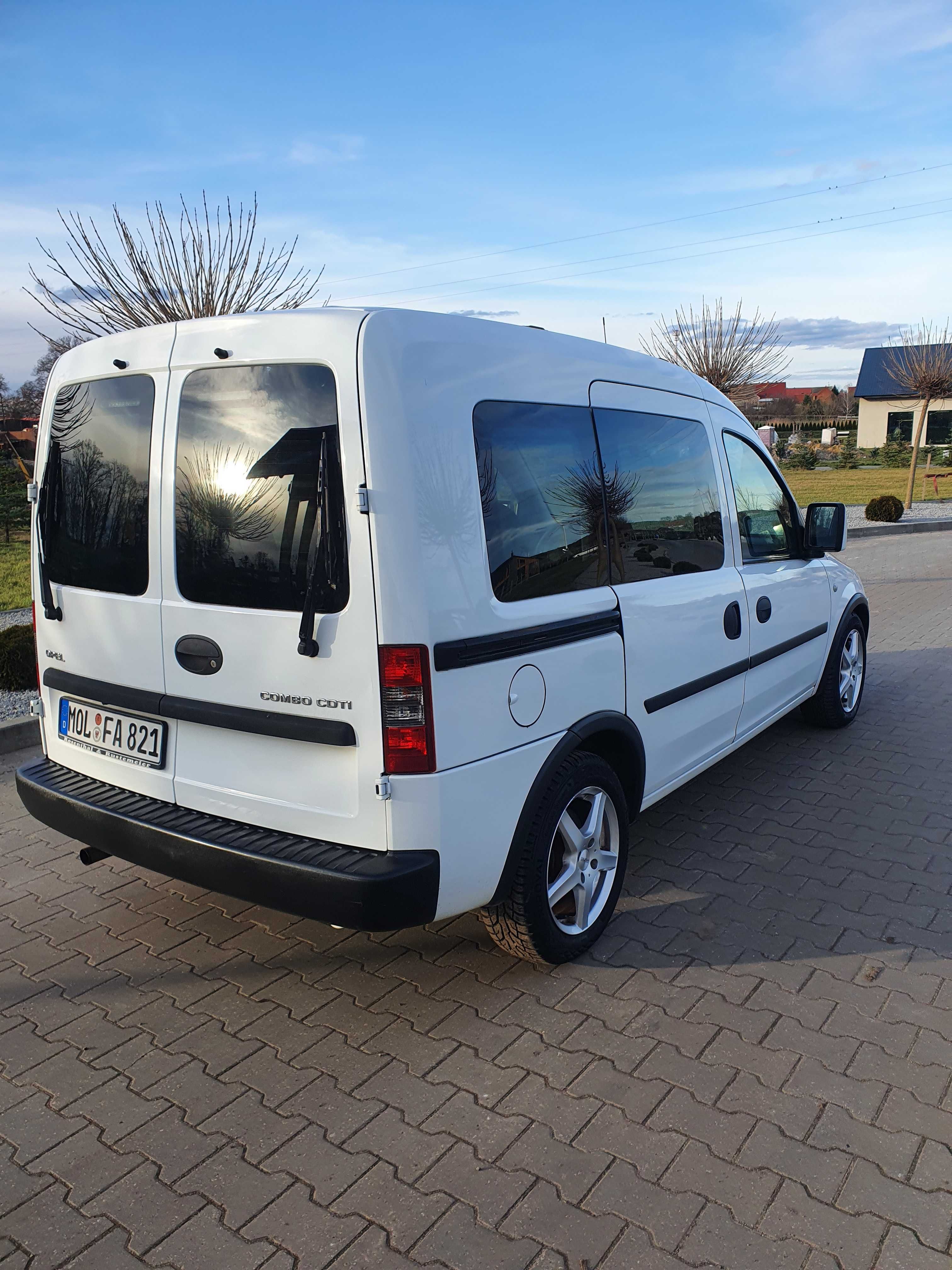 Opel combo 2011 rok 1.3 cdti