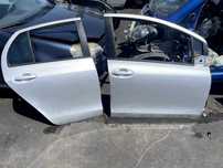 Toyota Yaris II 1E7 Kompletne drzwi tylne prawe