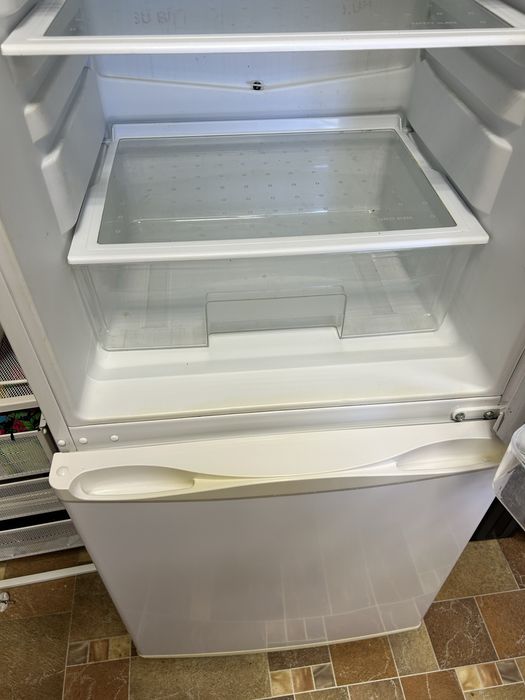 Холодильник Elenberg 4000 грн без торгу