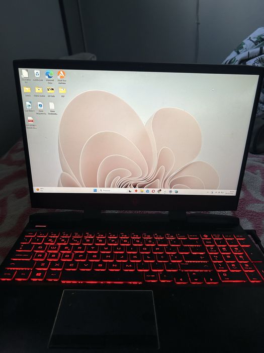 HP OMEN 15 (i5-8300H/8GB RAM) Formatado, com carregador e bolsa