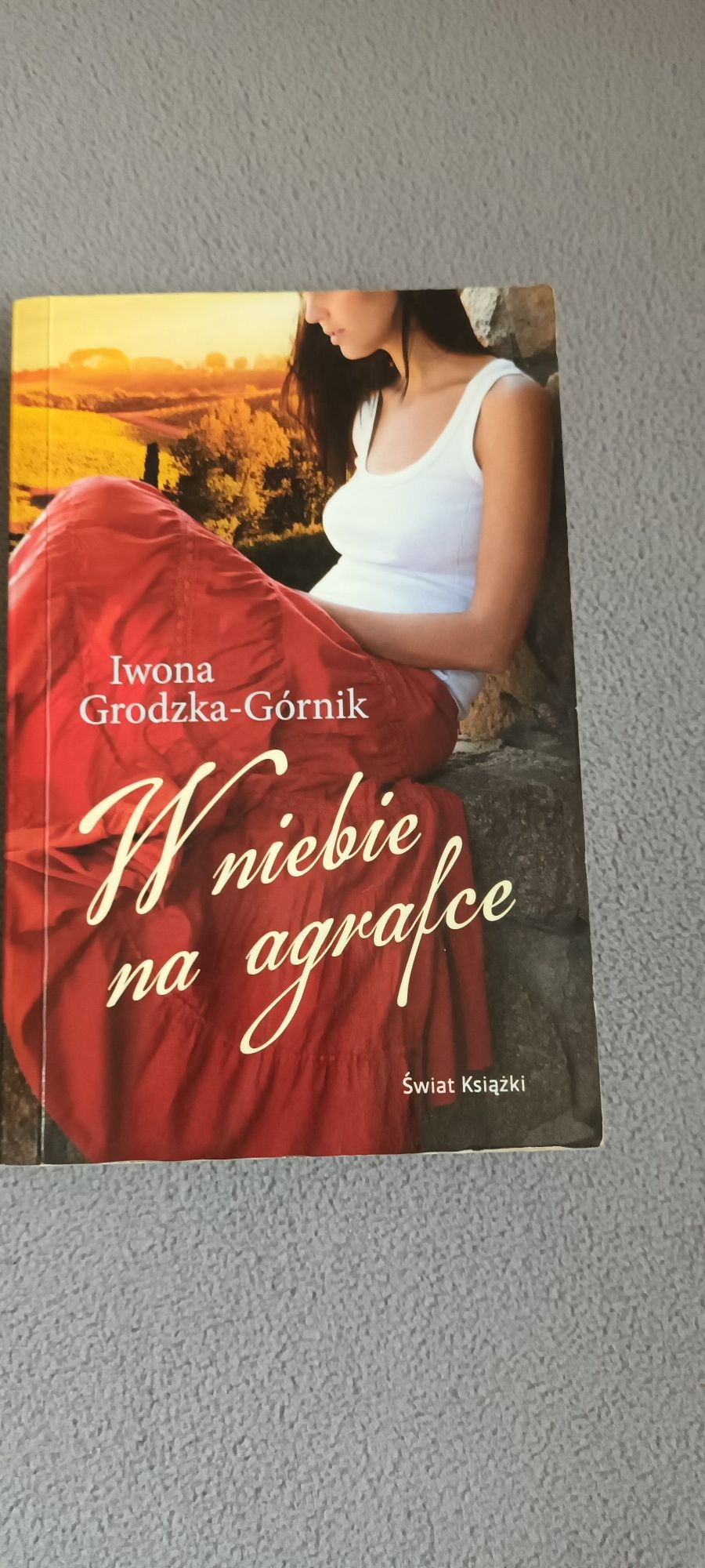 W niebie na agrafce / Iwona Grodzka-Górnik