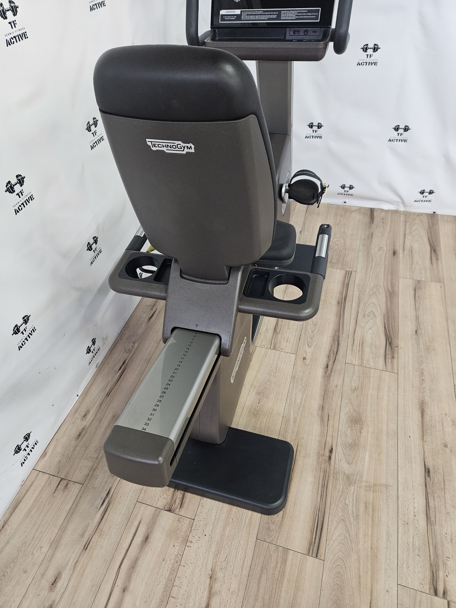 Rower poziomy technogym artis recline unity3