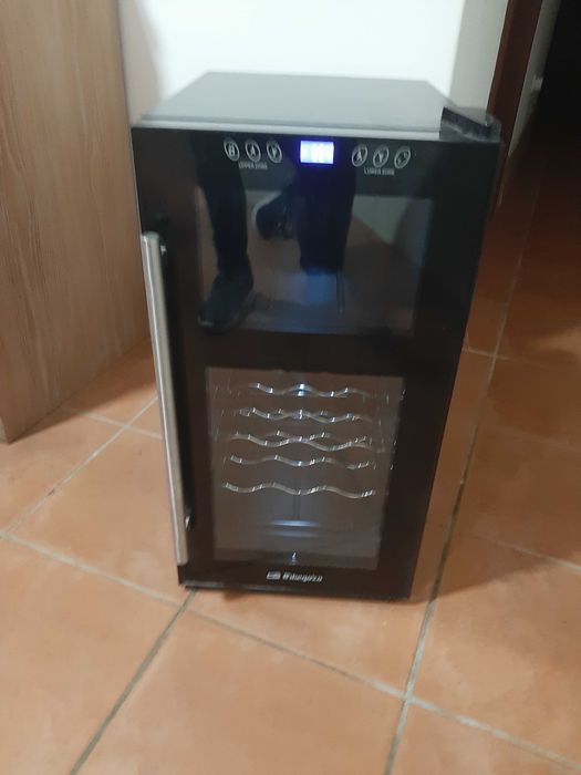 Vendo mini frigorífico esta novo e com pouco uso