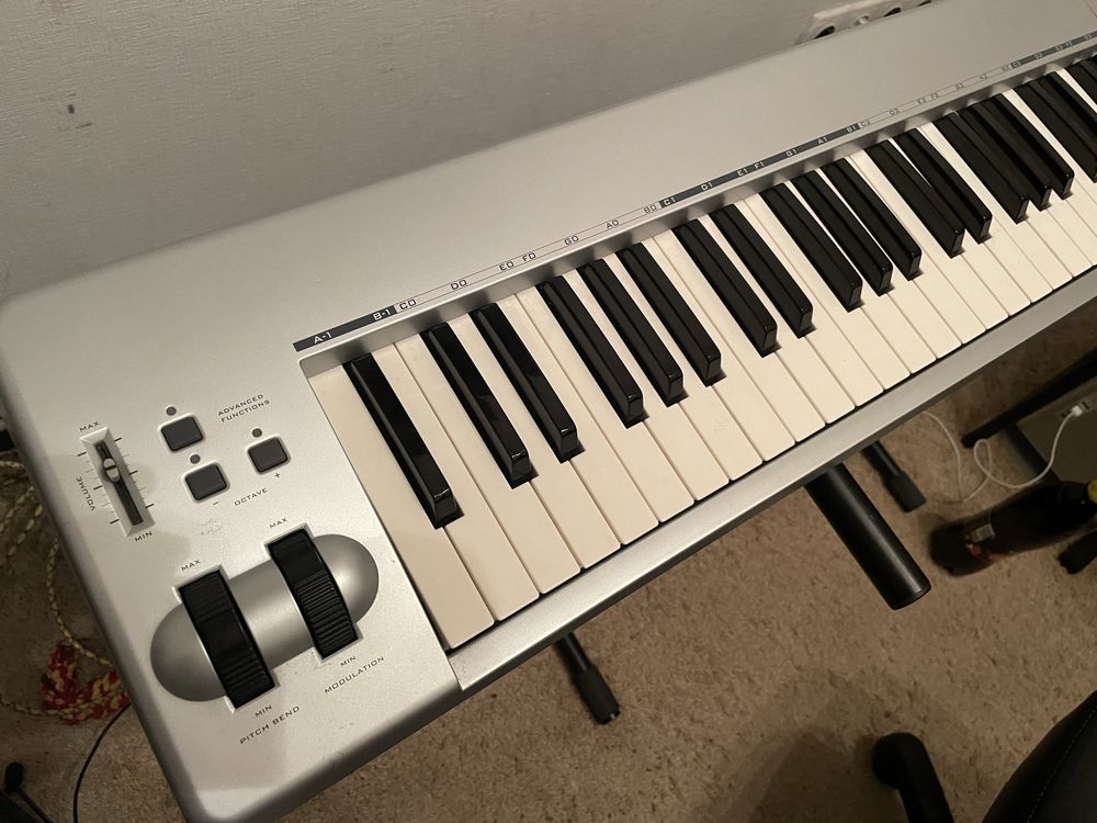 Полноразмерная миди клавиатура M-Audio Keystation 88es midi пианино