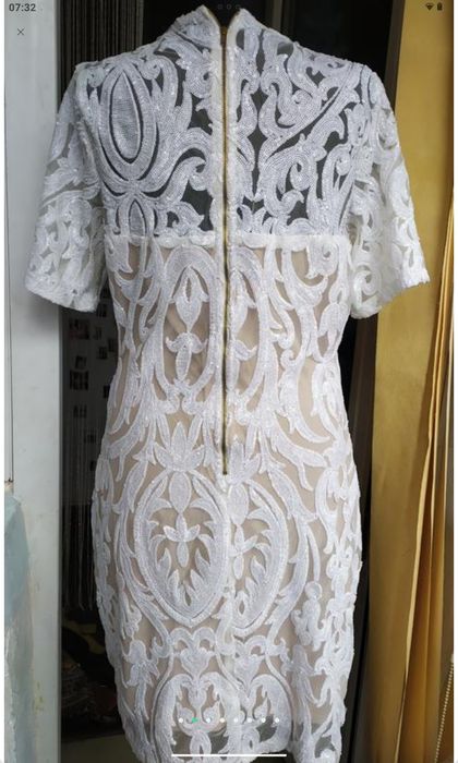 Блискуча ажурна сукня в паєтки