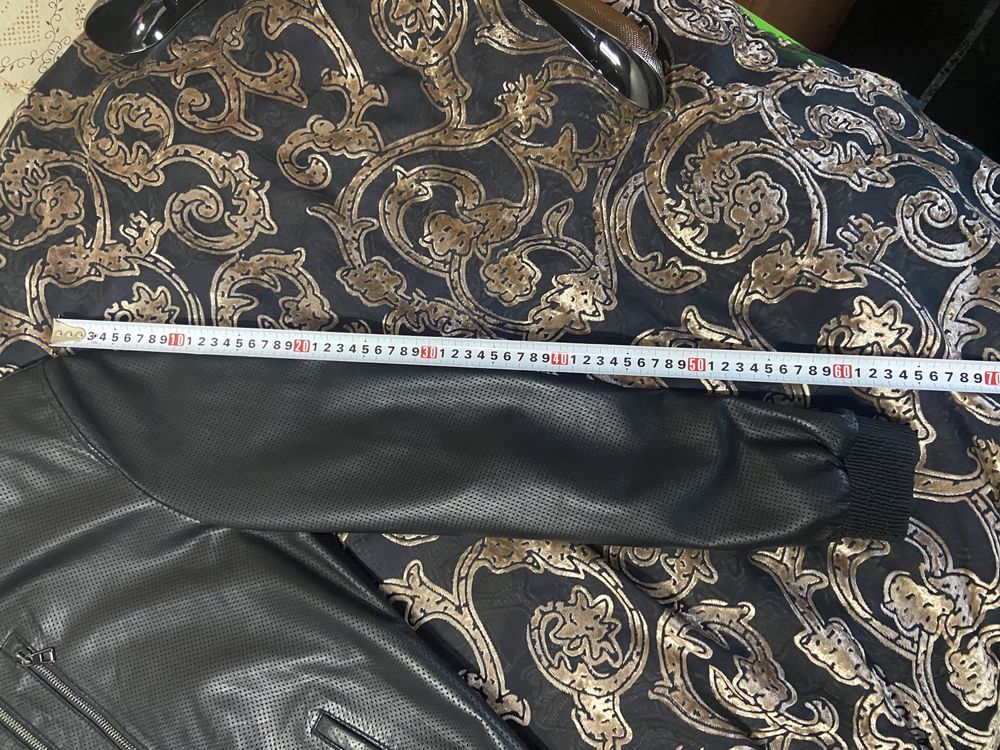 Продам кожаную мужскую куртку CHANEL , весна-осень ,  s , m , 46 .