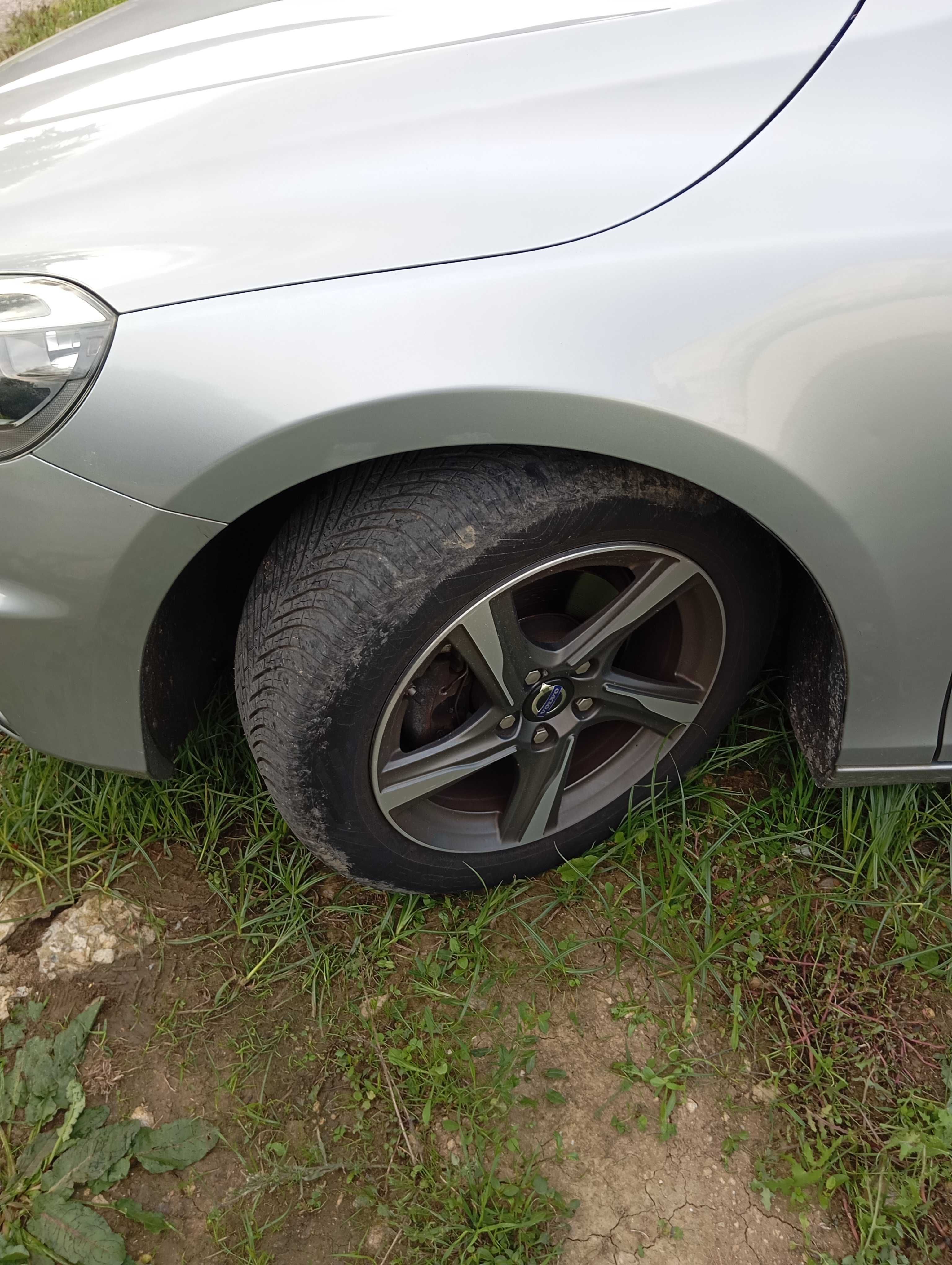 Volvo V40 R design