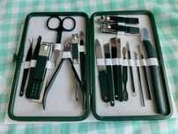 Zestaw do manicure i pedicure.