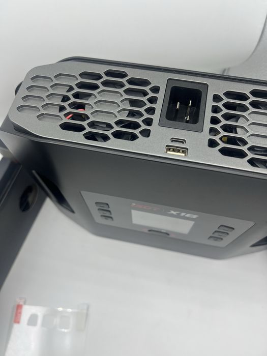 зарядний пристрій ISDT X16.