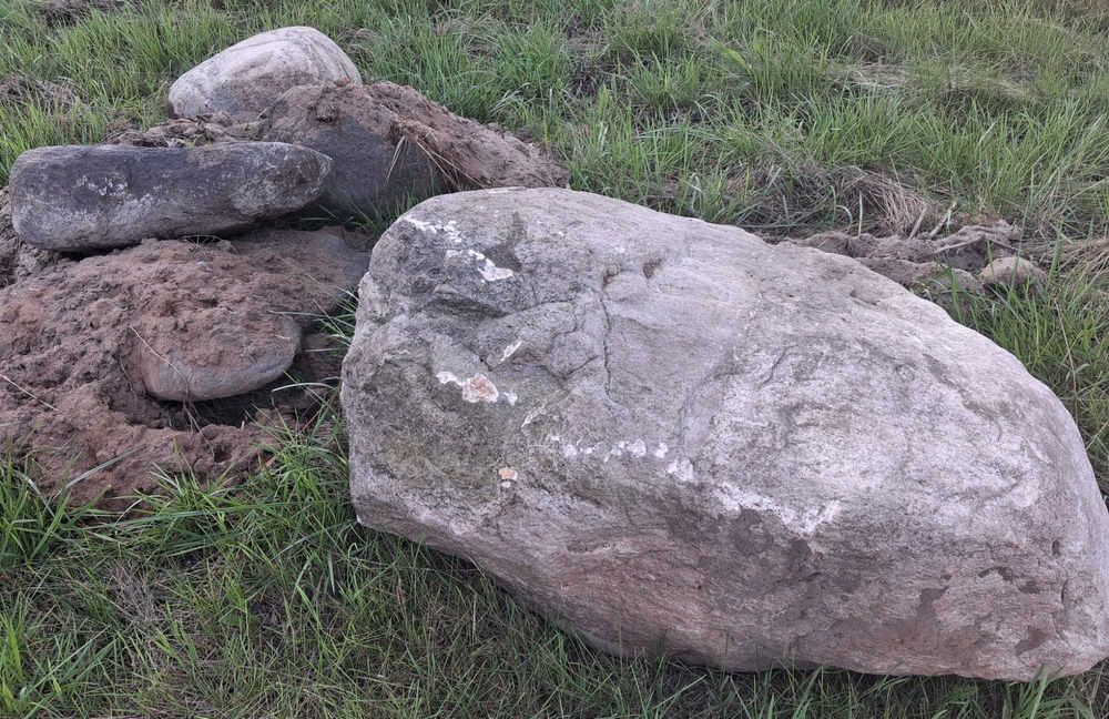 Duże kamienie polne