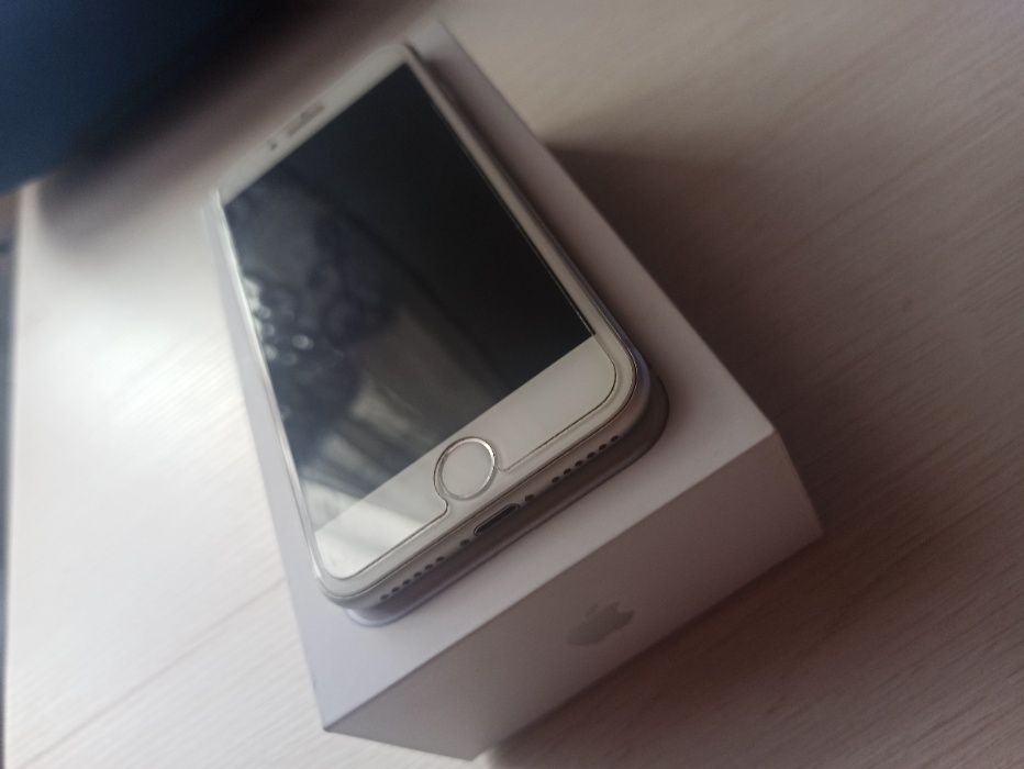 iPhone 8 64 GB Silver - Stan idealny, mało używany.