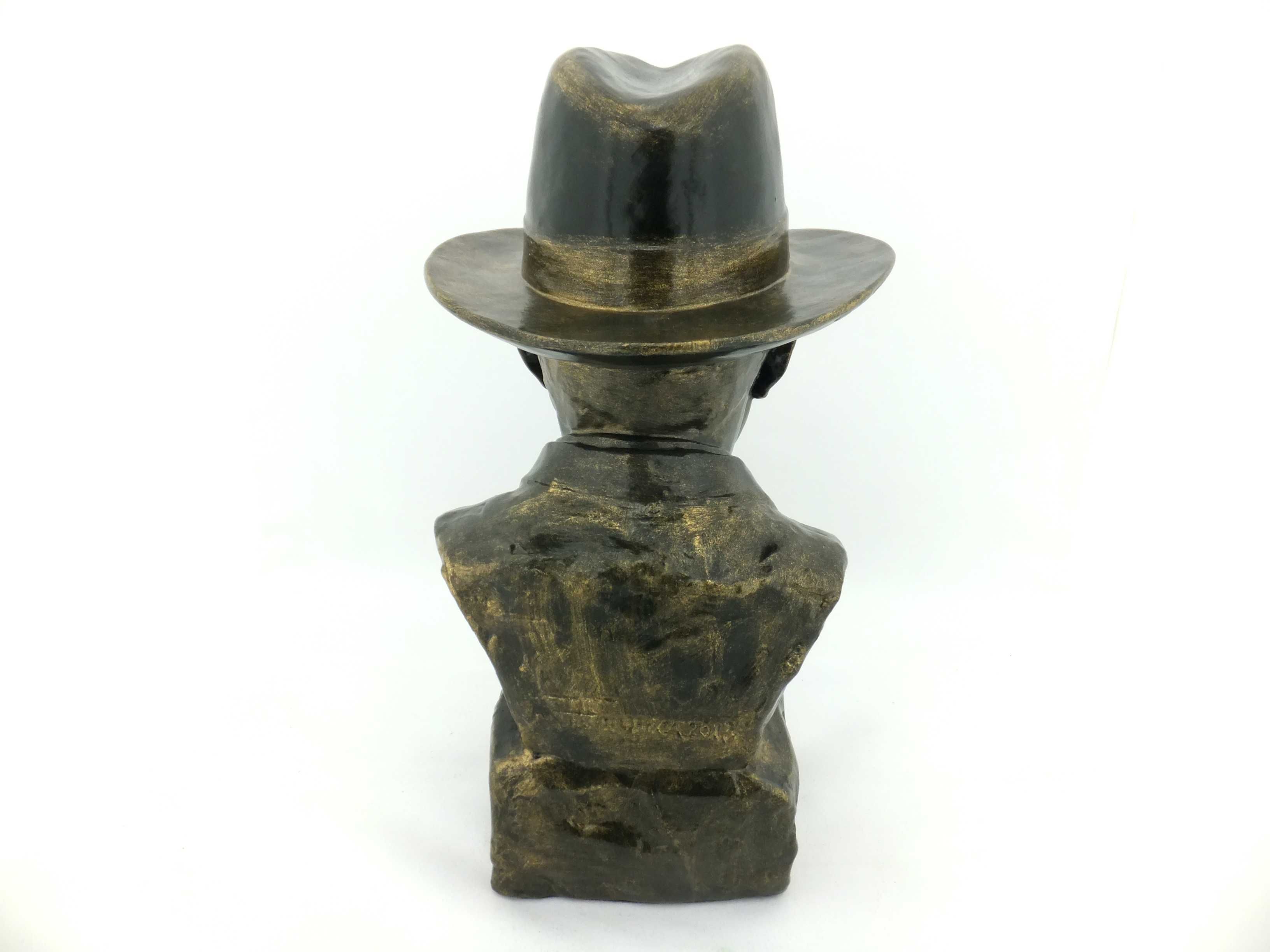 Busto de Fernando Pessoa