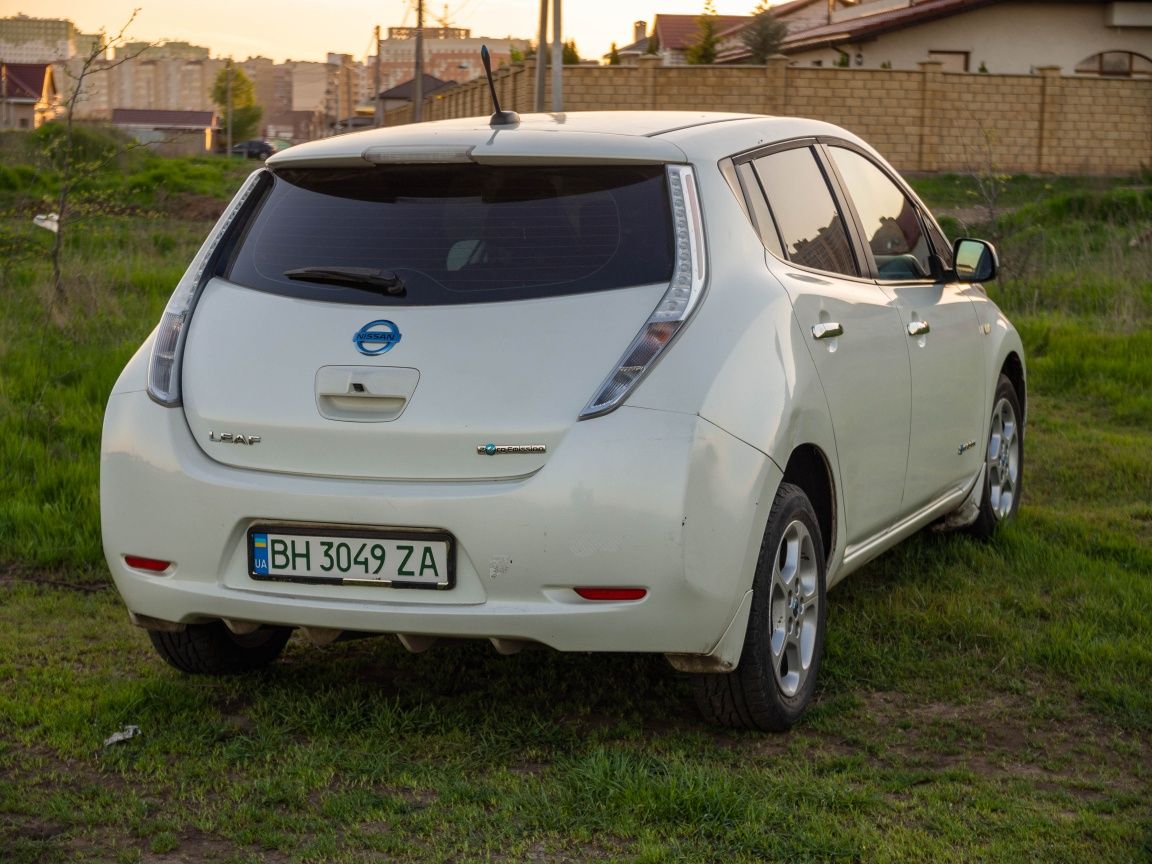 Авто Nissan Leaf 2013 24kW максимальная комплектация, без вложений