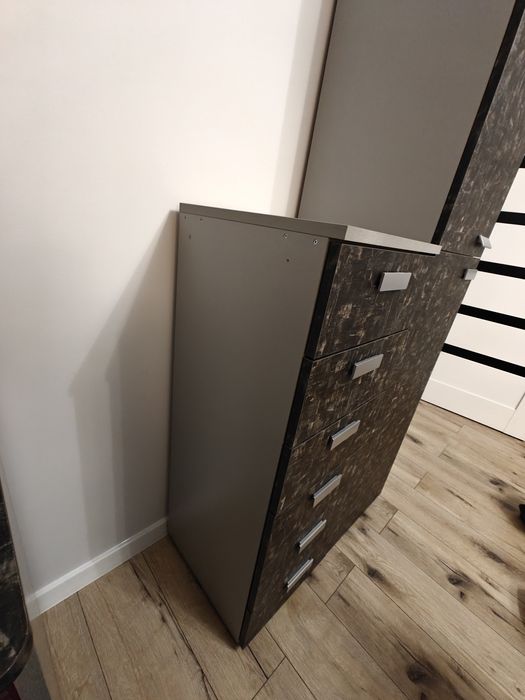 Szafka biurowa na segregatory i szuflady