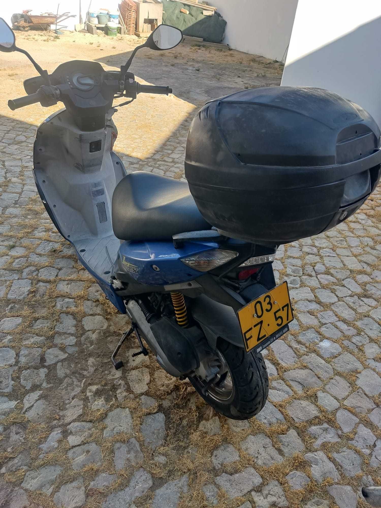 Vende-se Scooter Suzuki