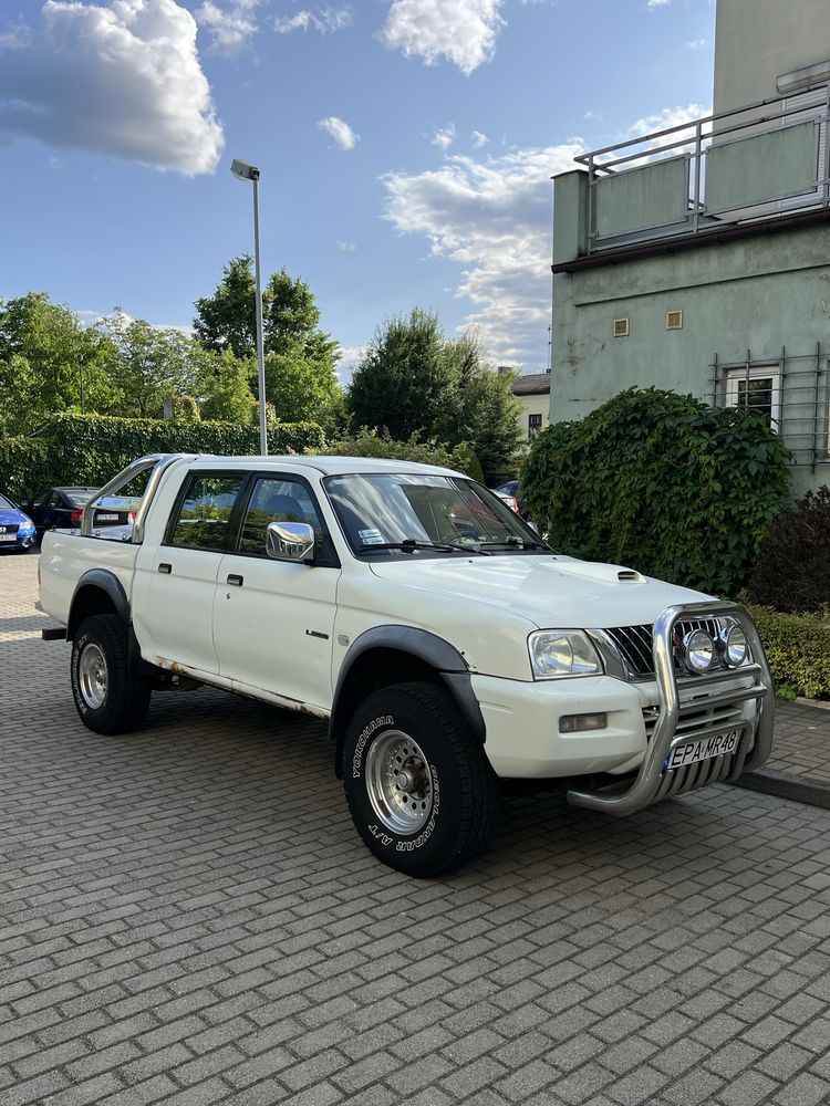 Mitsubishi L200   OLD MAN EMU