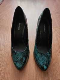 Zielono - czarne  buty na szpilce w tym samym kolorze