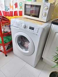 Máquina de lavar Indesit, em muito bom estado
