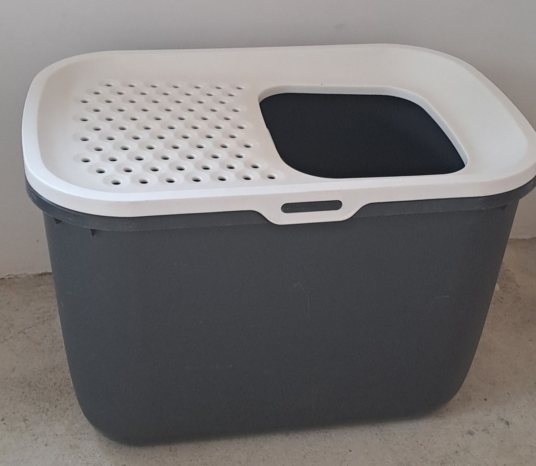 Wc/ Caixa de areia XL para gatos
55x40x40cm
Usada, com alguns riscos
M