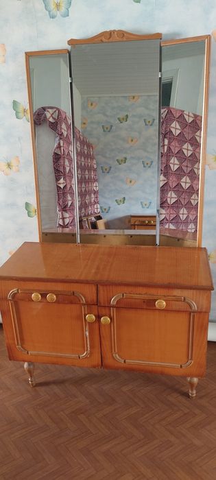 Трюмо трильяж с тройным зеркалом