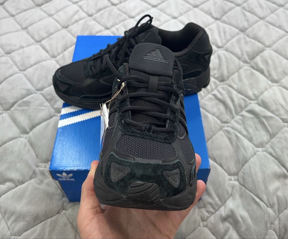 Оригінальні кросівки Adidas Respone CL